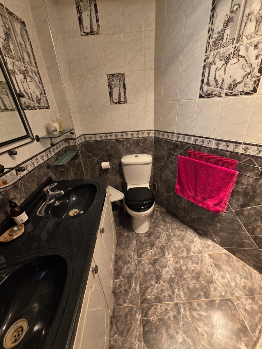 4 Bedroom Property for Sale in Lindequesdrif North West